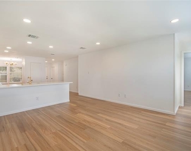 1618 Pin Oak Trail - Photo Thumbnail 6