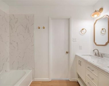 1618 Pin Oak Trail - Photo Thumbnail 11