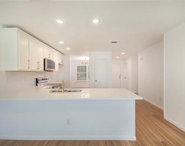 1618 Pin Oak Trail - Photo Thumbnail 5