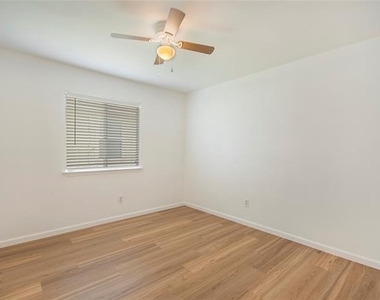 1618 Pin Oak Trail - Photo Thumbnail 18