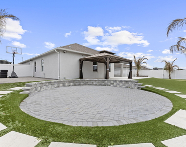 681 Sw Millard Drive - Photo Thumbnail 2