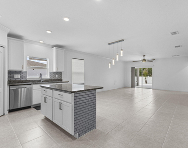 681 Sw Millard Drive - Photo Thumbnail 12