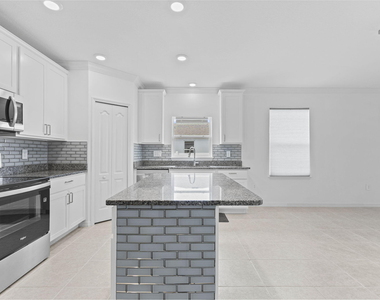 681 Sw Millard Drive - Photo Thumbnail 10