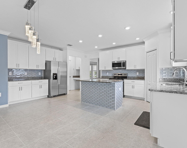 681 Sw Millard Drive - Photo Thumbnail 7