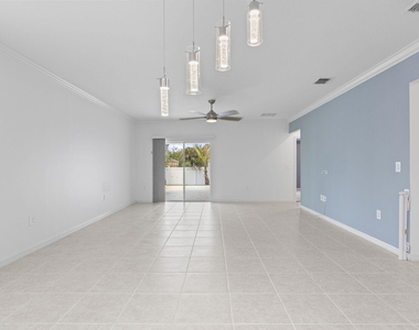 681 Sw Millard Drive - Photo Thumbnail 18