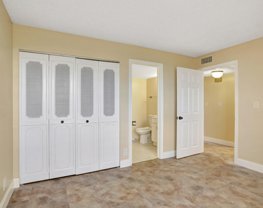3 Royal Palm Way - Photo Thumbnail 10