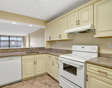 3 Royal Palm Way - Photo Thumbnail 8