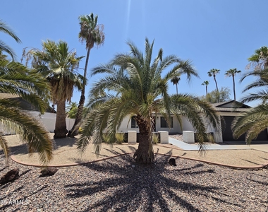 5835 E Acoma Drive - Photo Thumbnail 3