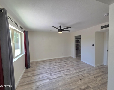 5835 E Acoma Drive - Photo Thumbnail 34