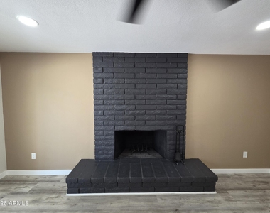 5835 E Acoma Drive - Photo Thumbnail 16