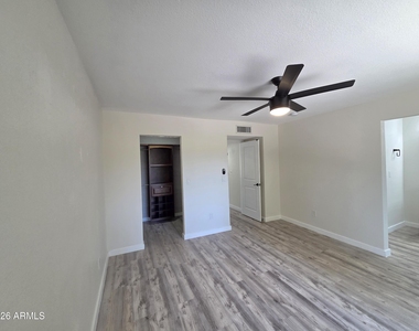 5835 E Acoma Drive - Photo Thumbnail 27