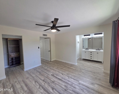 5835 E Acoma Drive - Photo Thumbnail 28