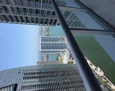 475 Brickell Avenue - Photo Thumbnail 3