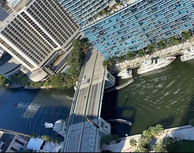 475 Brickell Avenue - Photo Thumbnail 1