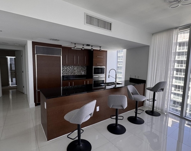 475 Brickell Avenue - Photo Thumbnail 7
