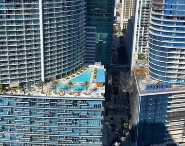 475 Brickell Avenue - Photo Thumbnail 2