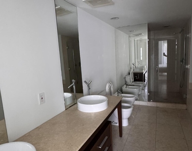 475 Brickell Avenue - Photo Thumbnail 10