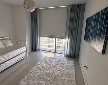 475 Brickell Avenue - Photo Thumbnail 6
