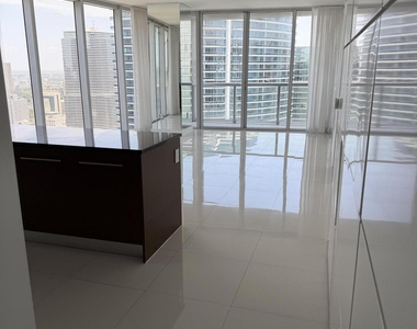 475 Brickell Avenue - Photo Thumbnail 15