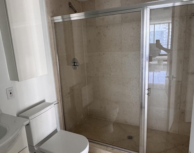 475 Brickell Avenue - Photo Thumbnail 5