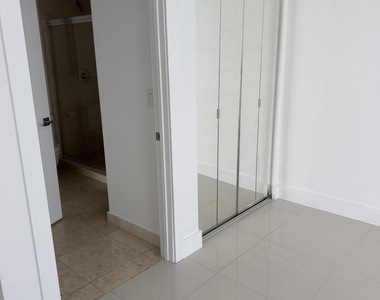 475 Brickell Avenue - Photo Thumbnail 14