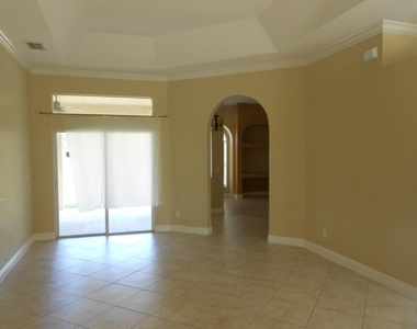 1221 Se Navajo Lane - Photo Thumbnail 5