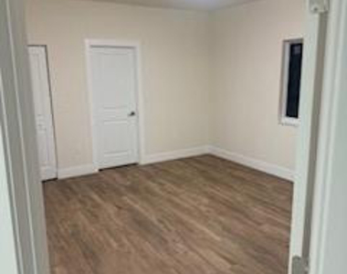 2987 Nw 9th Street - Photo Thumbnail 5