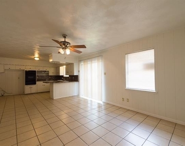 9111 Fairhaven Lane - Photo Thumbnail 3