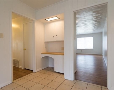 9111 Fairhaven Lane - Photo Thumbnail 6