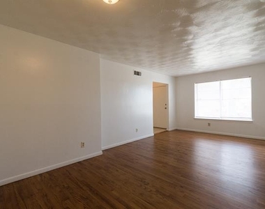 9111 Fairhaven Lane - Photo Thumbnail 11