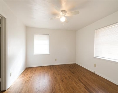 9111 Fairhaven Lane - Photo Thumbnail 5