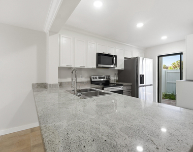 642 Ne 195th Street - Photo Thumbnail 1