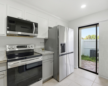 642 Ne 195th Street - Photo Thumbnail 2
