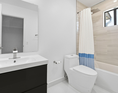 642 Ne 195th Street - Photo Thumbnail 24