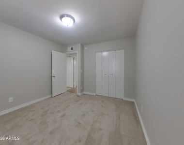 4775 W Morrow Drive - Photo Thumbnail 8