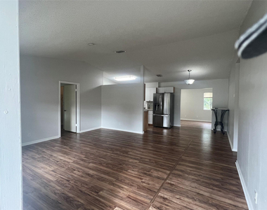 1240 Sw 73rd Avenue - Photo Thumbnail 2