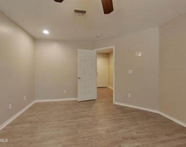 12626 N 20th Street - Photo Thumbnail 8