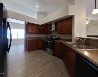 12626 N 20th Street - Photo Thumbnail 6