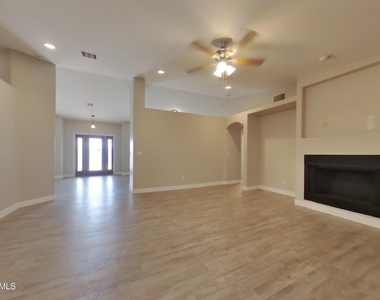 12626 N 20th Street - Photo Thumbnail 2