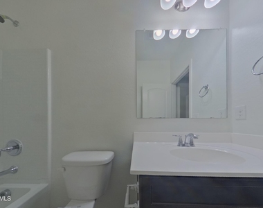 29300 W Clarendon Avenue - Photo Thumbnail 12