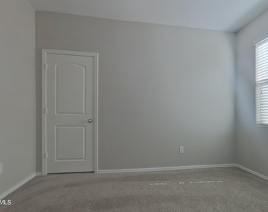 29300 W Clarendon Avenue - Photo Thumbnail 9