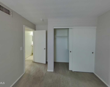 12917 W Windsor Avenue - Photo Thumbnail 9