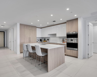153 N Seabreeze Boulevard - Photo Thumbnail 9