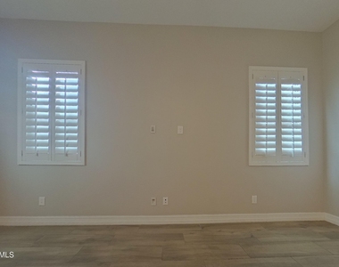 2467 N 149th Lane - Photo Thumbnail 2