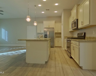 2467 N 149th Lane - Photo Thumbnail 8