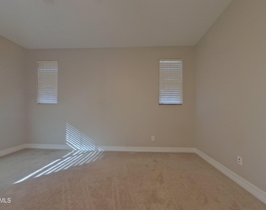 2467 N 149th Lane - Photo Thumbnail 10