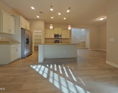 2467 N 149th Lane - Photo Thumbnail 3