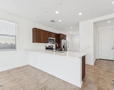 8344 N 170th Lane - Photo Thumbnail 3