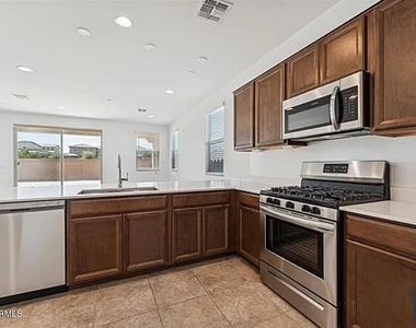 8344 N 170th Lane - Photo Thumbnail 4