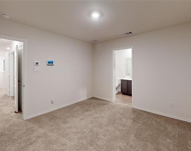 7014 Vining Drive - Photo Thumbnail 12
